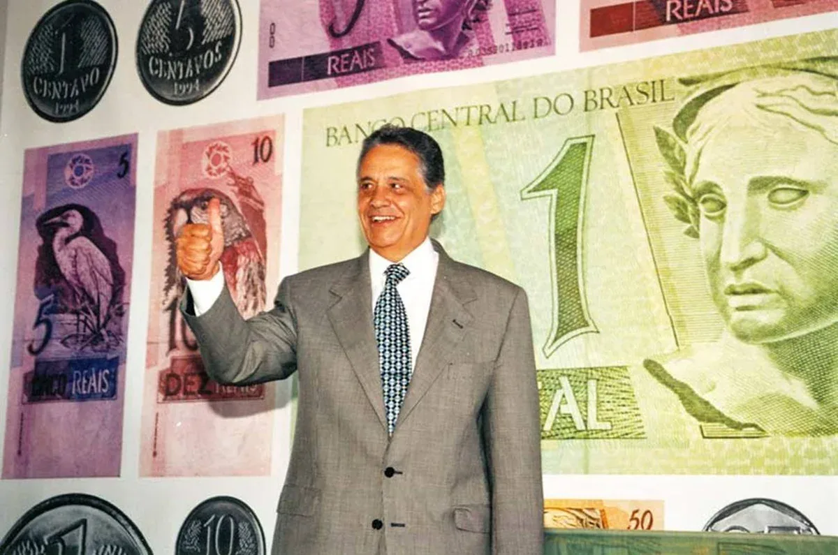Plano Real: como a nova moeda mudou o mercado, o salário e as compras no Brasil